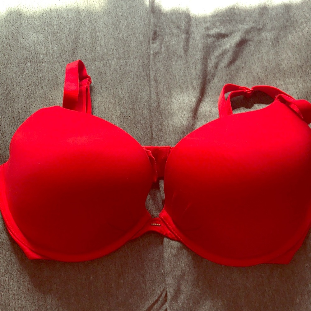 VS Push Up Bra with diamond accent 💯